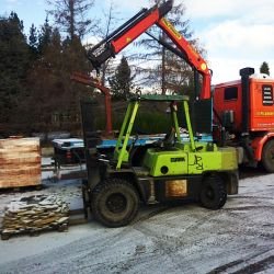 Alquiler de autoelevador- Carga y descarga de materiales -