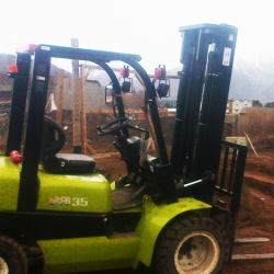 Alquiler de autoelevador- Carga y descarga de materiales -