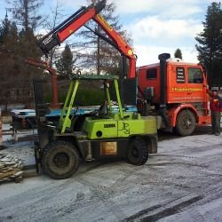 Alquiler de autoelevador- Carga y descarga de materiales -